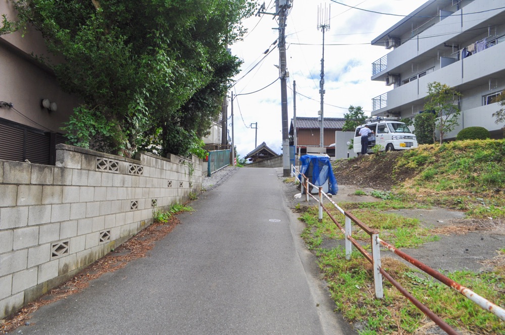 緩やかな坂になっています。