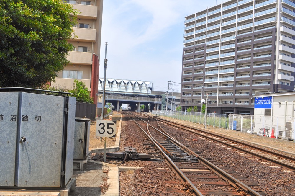 先に見えるのが守谷駅