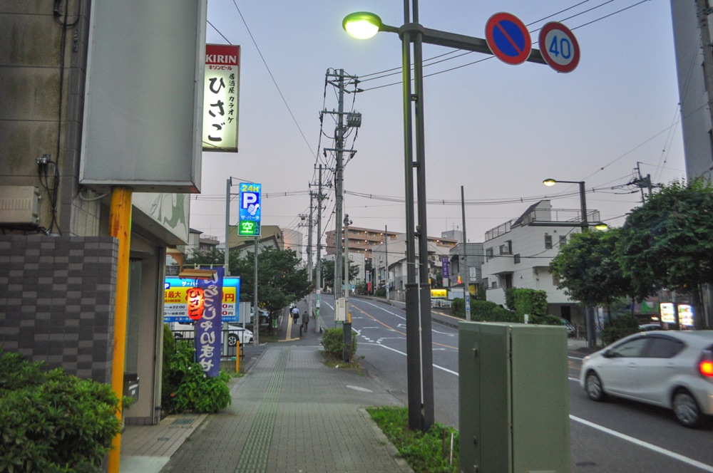 桜坂を登って行くと